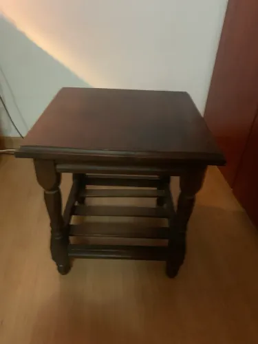 Mesinha de canto vintage. Só 99,00. 