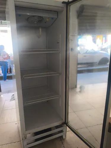 Excelente Frezzer expositor cervejeiro Gelopar, 578 litros.