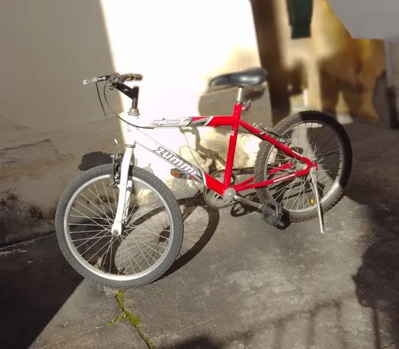 Bicicleta Zummi Milano aro 20 vermelha e branca