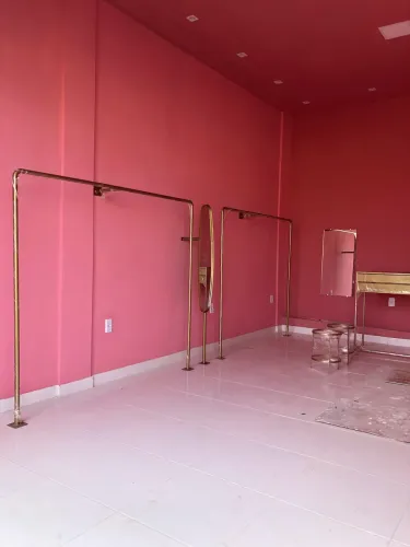 Vendo peças de loja para roupas e acessórios 