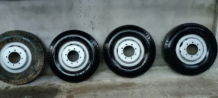 Jantes e pneus para caminhão
