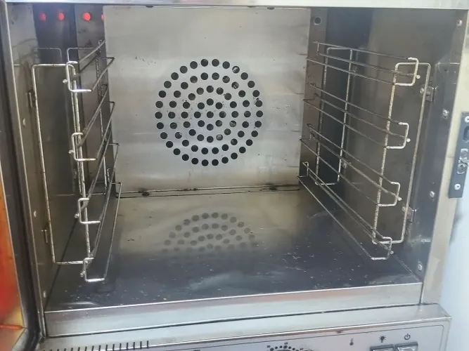 Vendo um forno semi novo da marca pro gás..pouco usado, ótimo pra assar bolos ,pizza carne