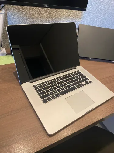 MacBook Pro 15 i7 16GB RAM