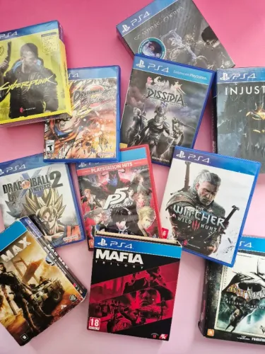 Estoque com diversos jogos mídia física de PS4