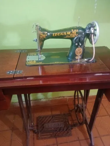 Máquina de costura singer