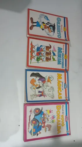 Coleção manuais da Disney quatro unidades todos os seus babador anunciados