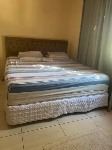 Cama e cabeceira