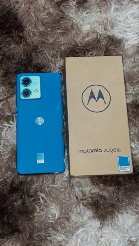 Motorola Edge 40 neo, 5g, 256/8gb de ram (+8gb ram boost), IP68 - Usado