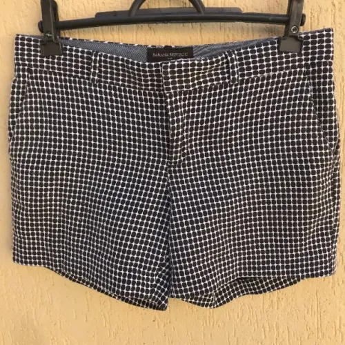 Short Em Alfaiataria Branco E Preto Em Poá da Banana Republic