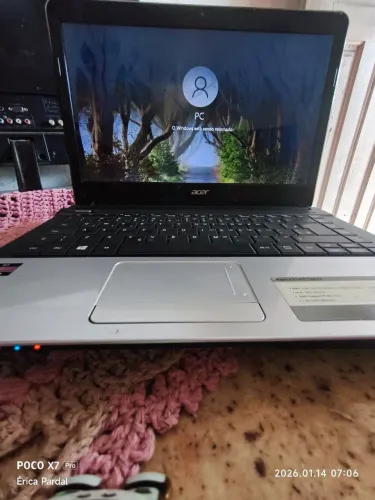 Notebook Acer usado, em bom estado! 