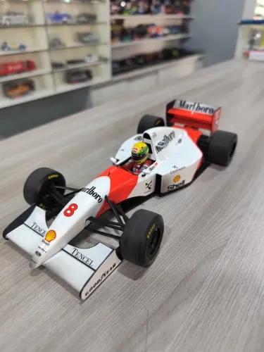 McLaren MP4/8 1993 Ayrton Senna 1/18 Minichamps (Com Patrocínio Marlboro)