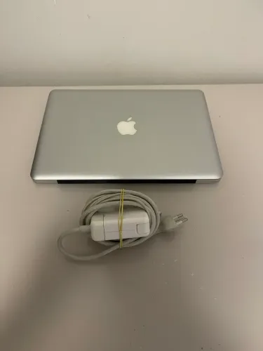 MacBook Pro Cinza - Excelente Estado - Não Liga (Possível Bateria)