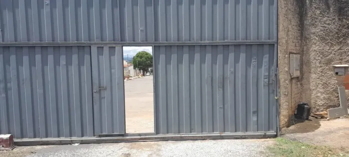 2 Portões de 6 metros e meio