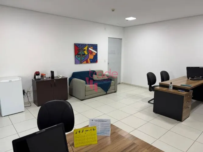 Sala Comercial Mobiliada para Alugar no Bairro Ribeirânia em Ribeirão Preto com Sacada.