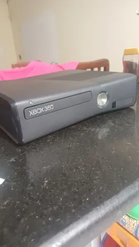 Xbox 360 Slim com defeito + 2 controles + fonte + HDMI