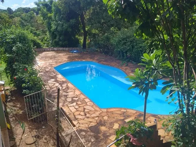 Aluguel de quarto em casa com piscina