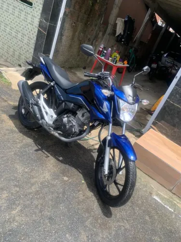 Titan 160, nova de verdade, único dono. Valor a gente negocia