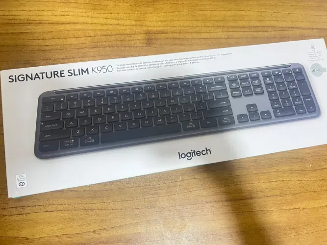 Teclado Logitech Signature Slim K 950