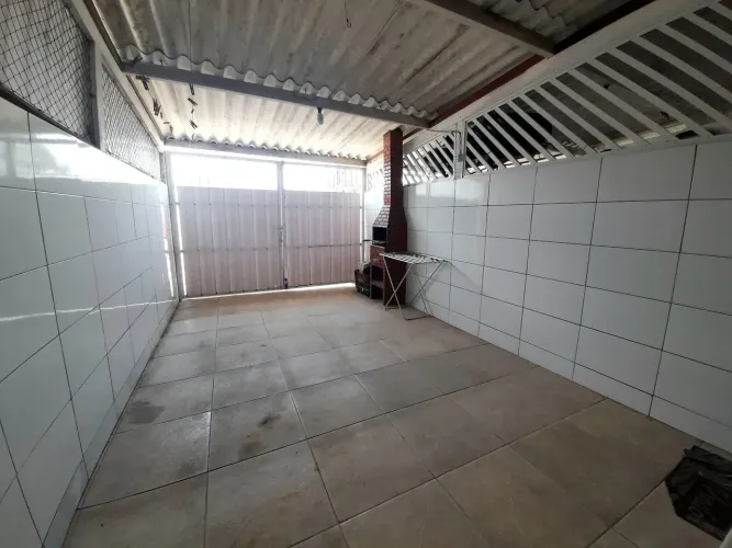 Casa à Venda na Enseada no Guarujá | QVista Inteligência Imobiliária Guarujá