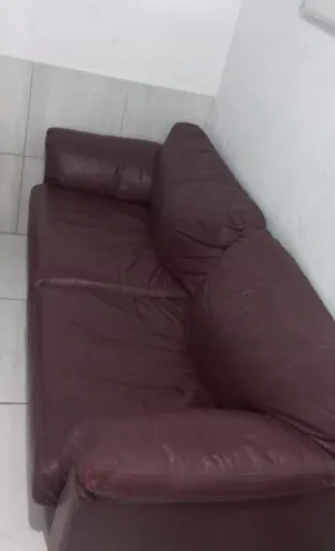Sofá de couro legítimo