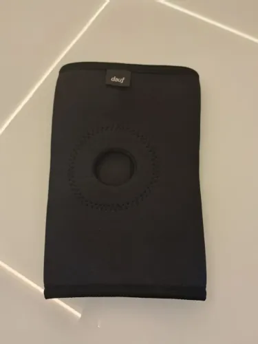 Joelheira Neoprene Dauf Com Orifício Patelar Elástica Ortopédica