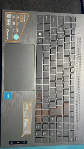 Vende-se notebook semi usado