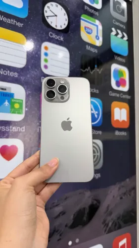 IPHONE 16 PRO MAX NATURAL 256 GB SEMINOVO DISPONÍVEL 