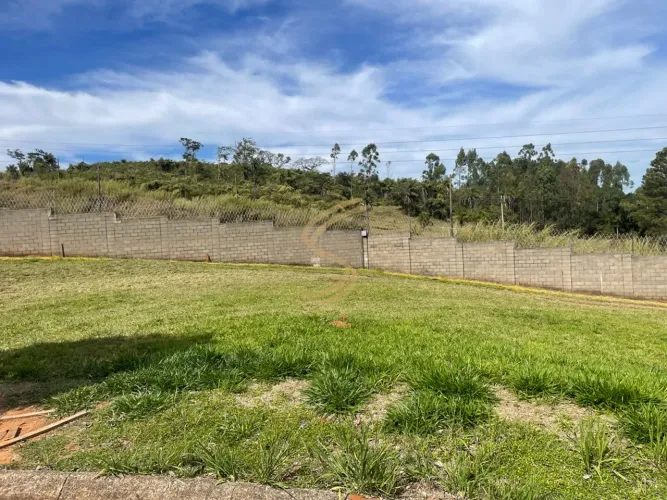Terreno à Venda no Residencial Macaúbas com 565 m² e Lazer Completo