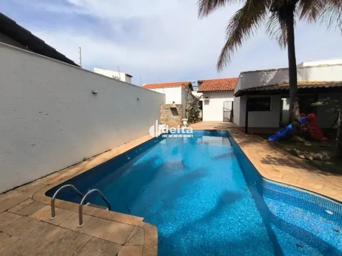 Casa residencial com 4 quartos sendo 1 suíte disponível para locação e venda no bairro Jar