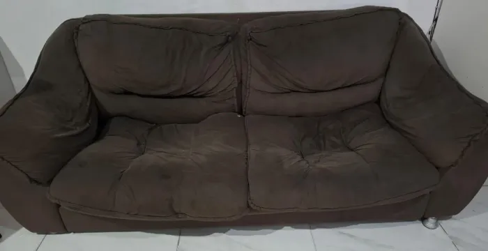 Vendo sofá de três lugares