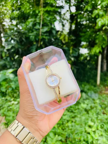 Relógio bracelete feminino