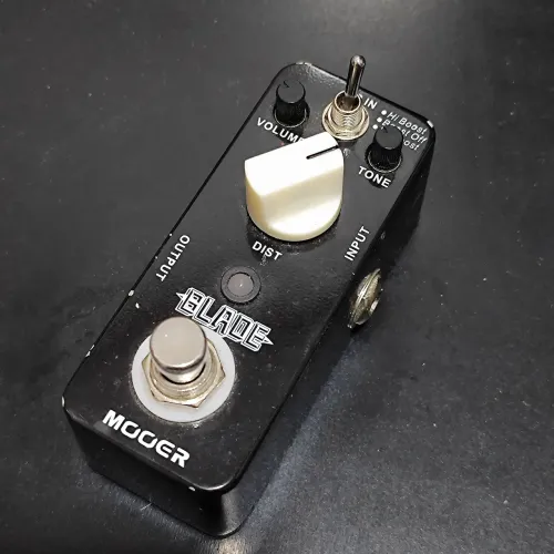 Pedal Mooer Blade Distortion para Guitarra