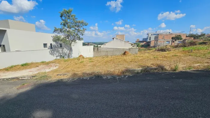Excelente lote em Pedro Leopoldo, Condomínio Fechado