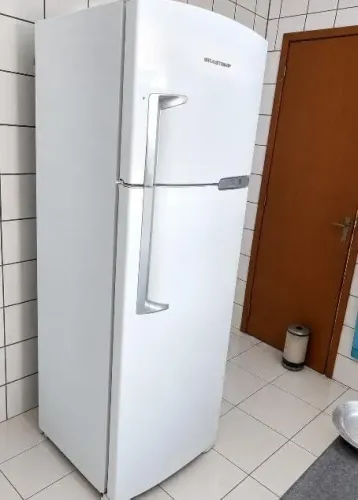 Geladeira brastemp (nao esta gelando) motor bom