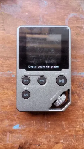 MP3 player com rádio FM 8GB