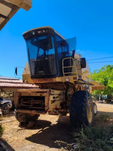 Colheitadeira New Holland 8055
