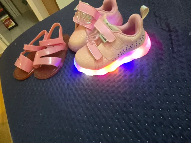 Tenis pampili que acende + melissinha tam 20
