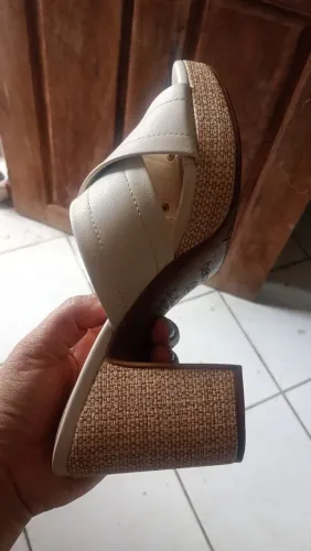 Sandália salto bloco p36