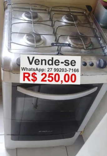 Vende-se um fogão de quatro boca valor 250 reais