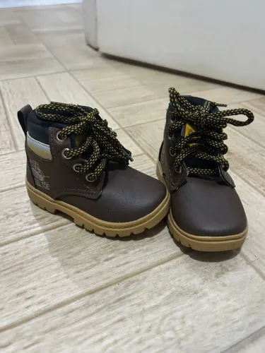 Vendo bota infantil, masculina