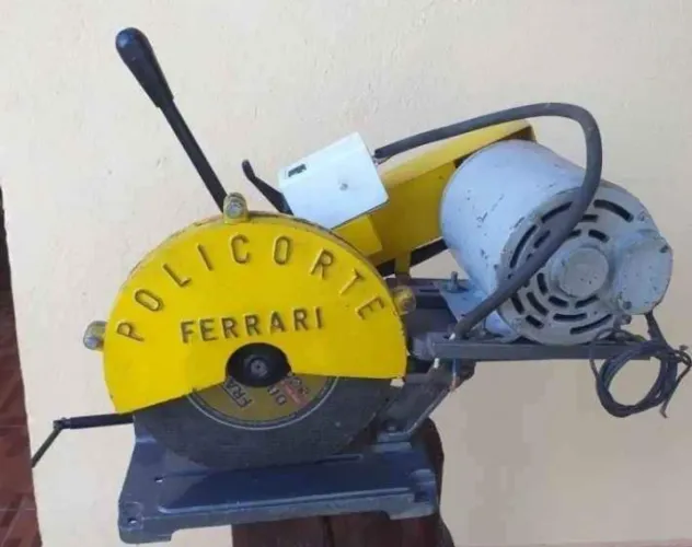 Policorte Ferrari 