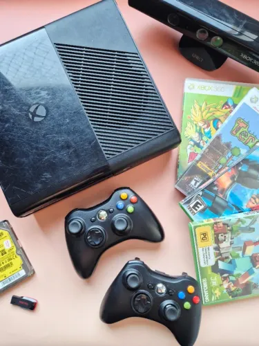Console Xbox 360 Super Slim + Kinect + HD 320Gb Lotado de Jogos + 3 Controles
