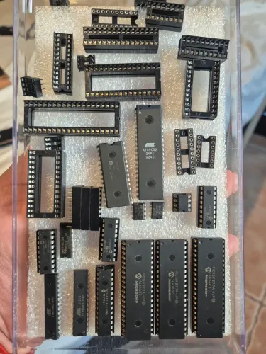 Kit microcontroladores PIC e Atmel com gravador  e display LCD
