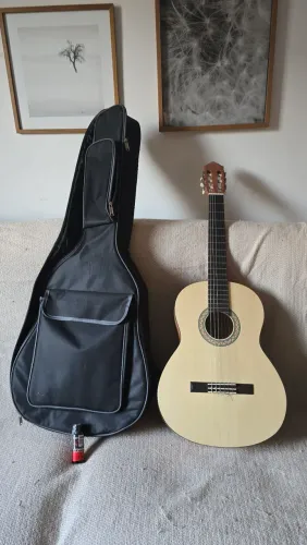 Violão Yamaha + acessórios