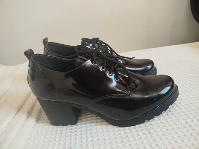 Vendo bota nova!