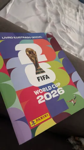 Albúm da copa capa mole com 108 figurinhas coladas