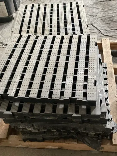 Vendo Estrado para Comércio / Quiosque / Estoque