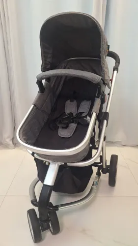 Carrinho de bebê e bebê conforto Safety 1st