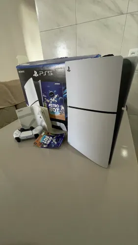 Ps5 slim 825gb dois jogos astro bot , gran turismo