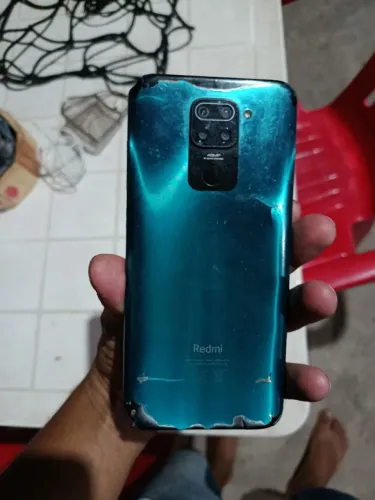 Celular novo pegando tudo, só com algumas marcas de uso preço negociável em